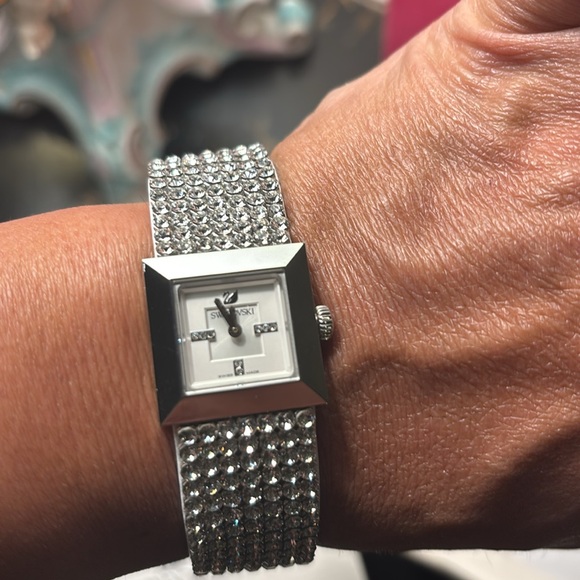Pre owned Excellent condition Authentic Classic Swarovski Watch Swiss Made. - Picture 6 of 7